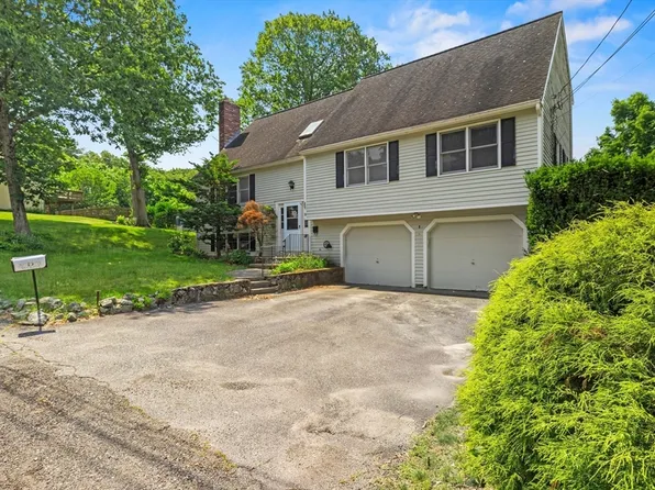 18 Bismark St, Dedham, MA 02026