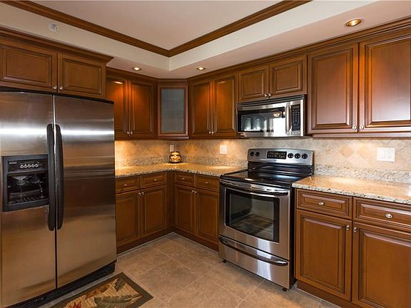 4th image of 670 Island Way APT 900