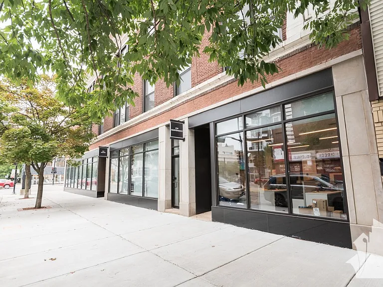 1509 W Barry Ave #2 — Photo 4