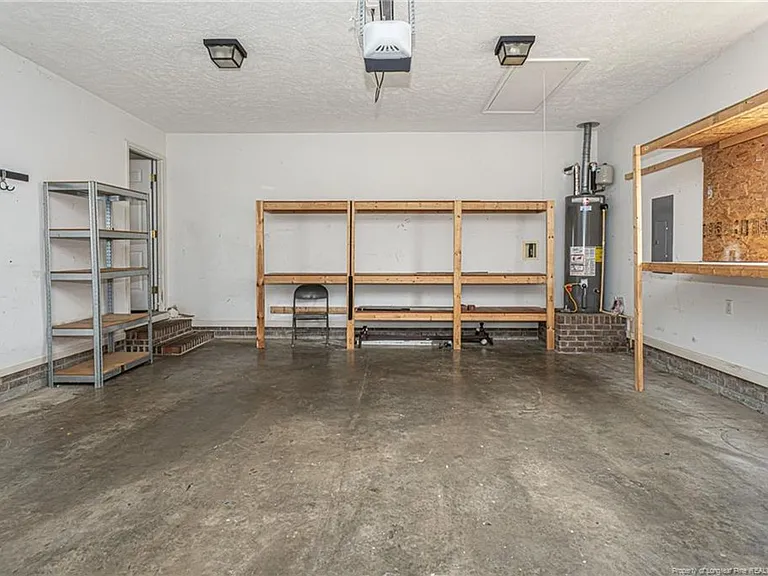 402 Roundtree Dr — Photo 39