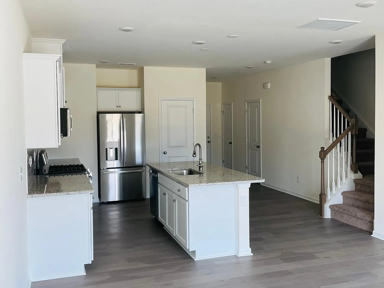 3 bed, 2.5 bath, 1666 sqft, $2,200 — Photo 4