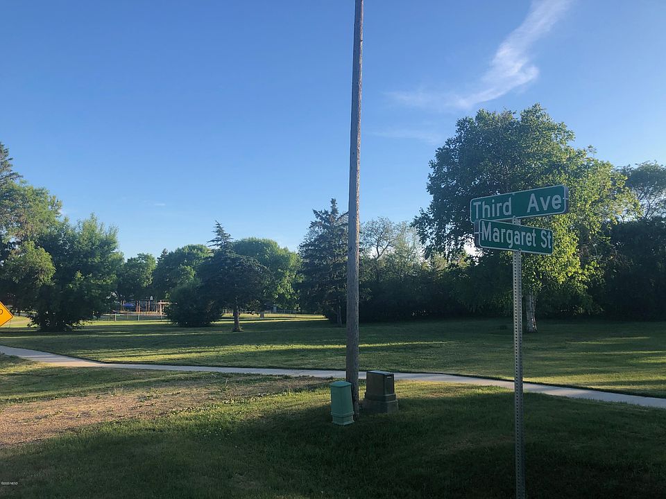 2nd image of 202 3rd Ave