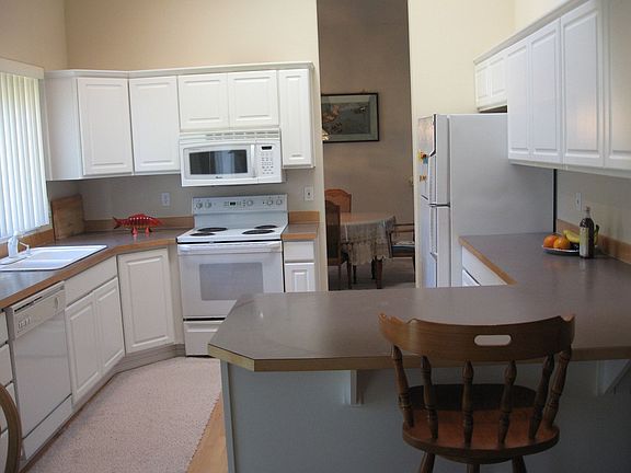 Kitchen with Nook & Breakfast Bar