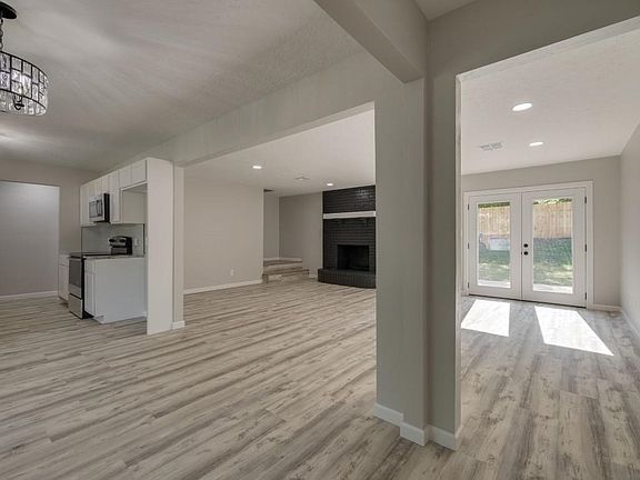 5th image of 2323 NE 35th St