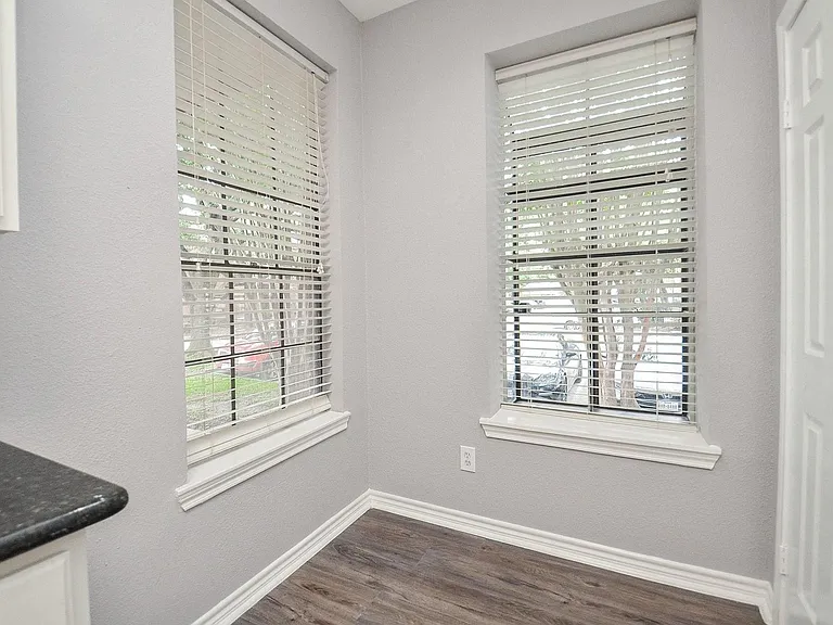 2255 Braeswood Park Dr #195 — Photo 13