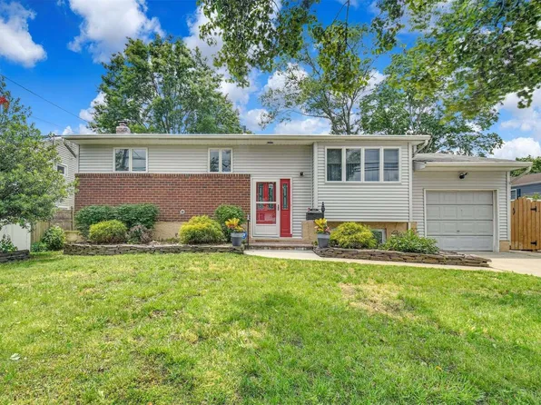 140 Linden Street, Massapequa Park, NY 11762