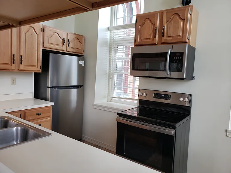 351 Pine St #201 — Photo 14