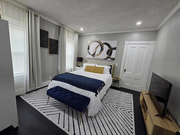17 Elizabeth St #1 — Photo 5