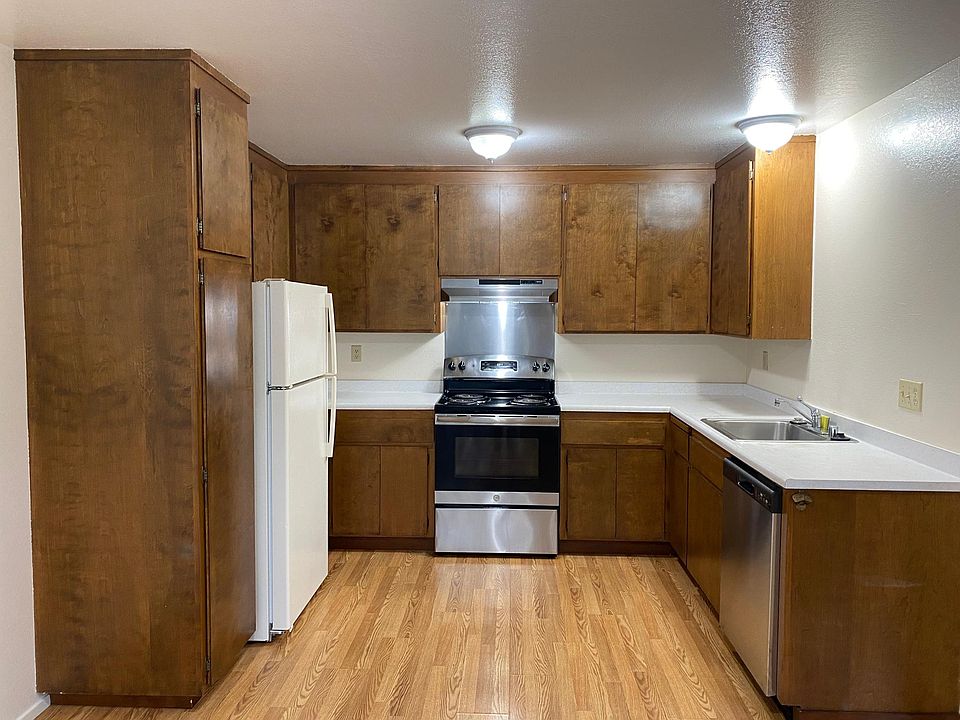 1st image of 466 Baden Ave #4