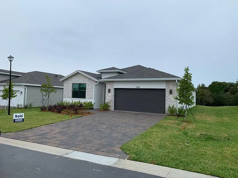 1949 NE Ocean Dunes Dr — Photo 2