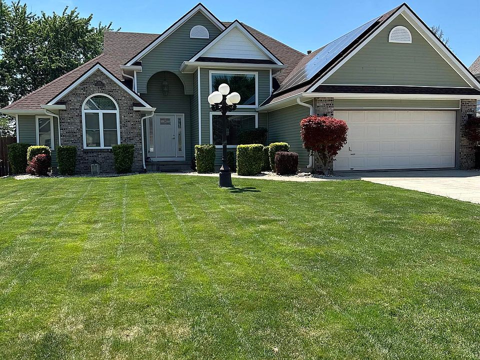 1st image of 579 Oxford Dr