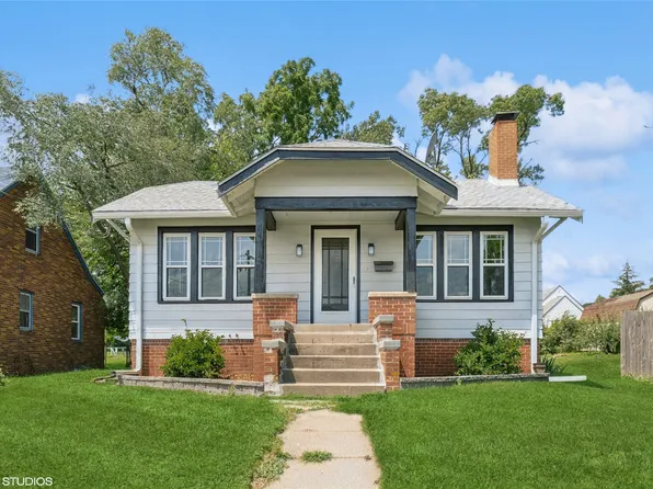 832 4th St, West Des Moines, IA 50265