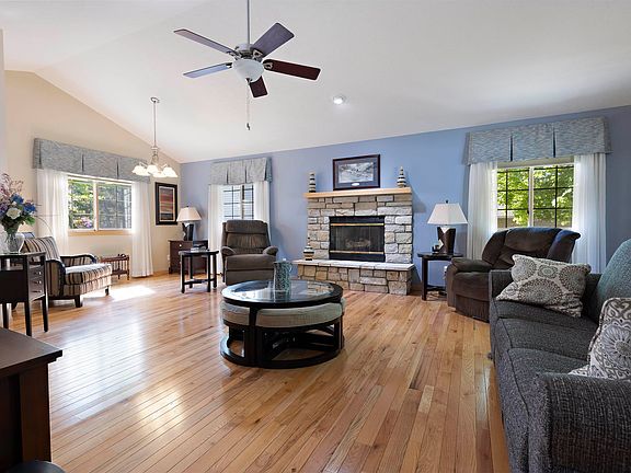 3rd image of 1332 Griggs Rd