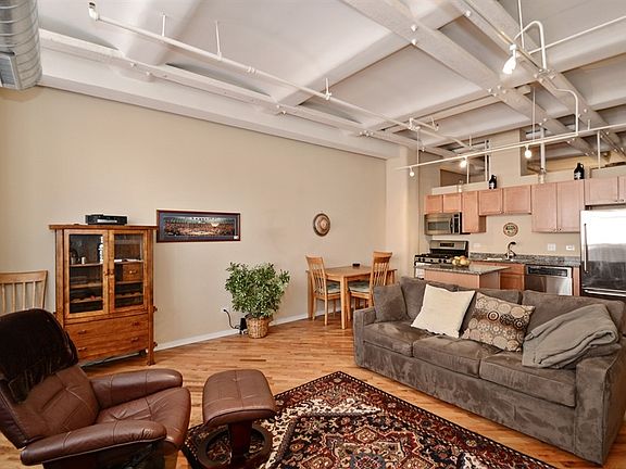 Living and Kitchen 2