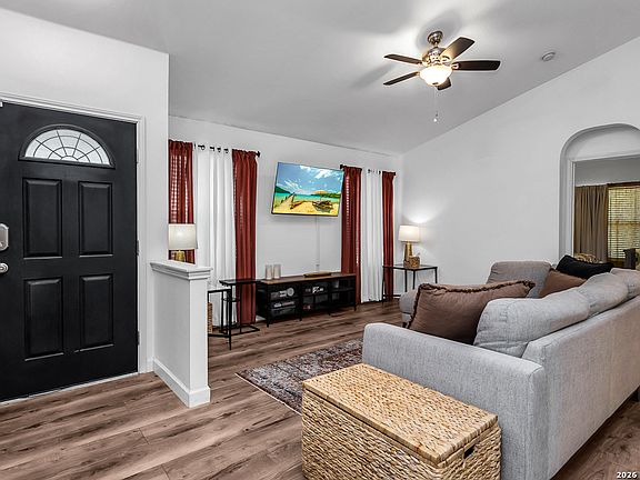 5th image of 4007 DESERT CIR