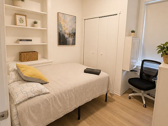 5th image of 1032 Vaughn St #7