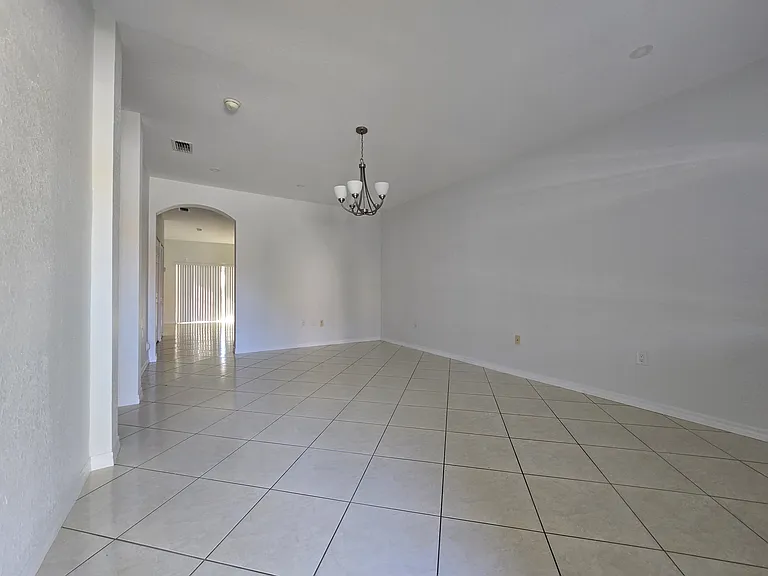 10924 SW 182nd Ln — Photo 11