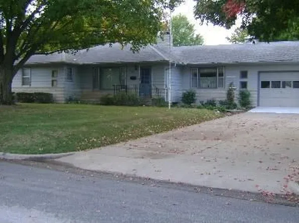 1609 Lilac Ln, Carthage, MO 64836