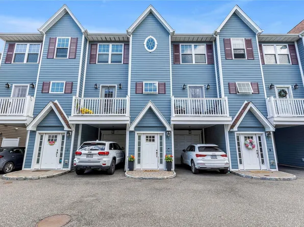 9 Hearthstone Court #9, Farmingdale, NY 11735