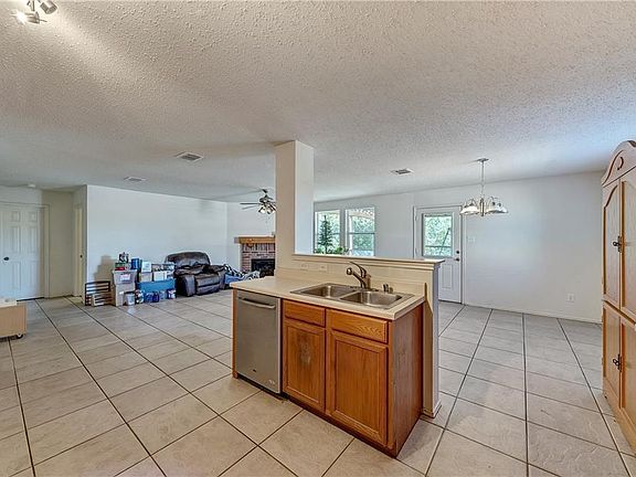 3rd image of 601 Rocky Springs Dr