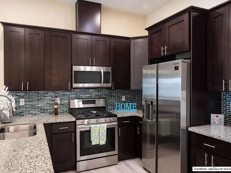 Pacific Heights Apartments — Photo 10