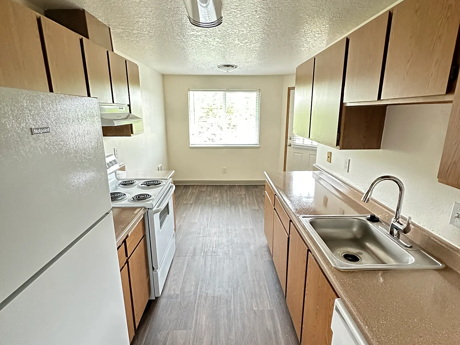 Eastman Heights Apartments — Photo 3
