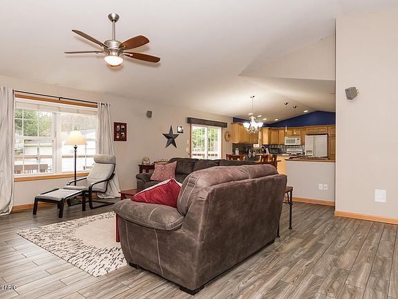 3rd image of 10639 Abigail St