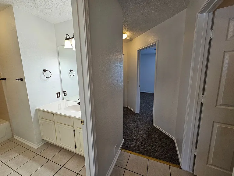 1128 Marshall Dr — Photo 16