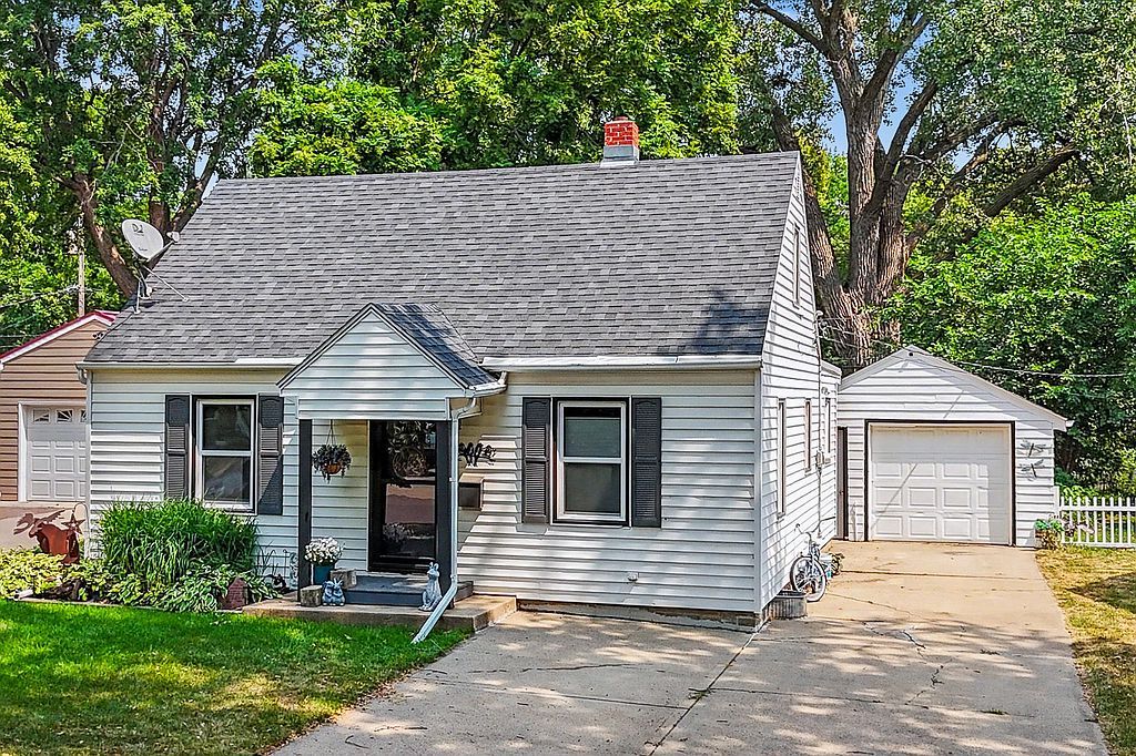 2412 S Willow Ave - Property Image