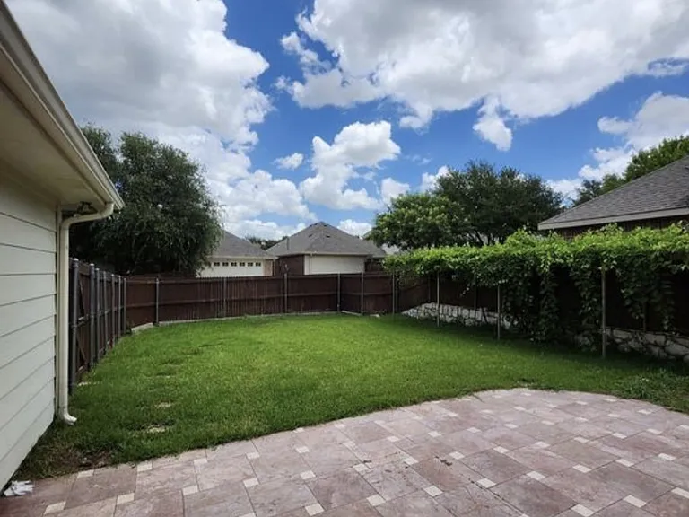 7812 Pleasant Hill Rd — Photo 2