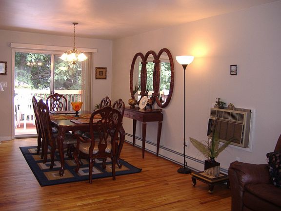 Dining slides to nice size Deck