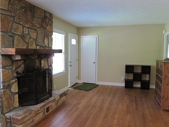 2nd image of 2080 Clearwater Dr SE