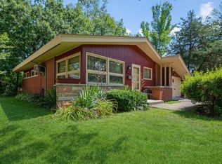 907 Midway Rd, Northbrook, IL 60062