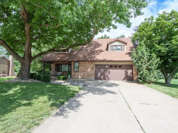 2446 Bradmoor Dr, Quincy, IL 62301