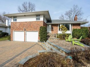45 Bounty Ln, Jericho, NY