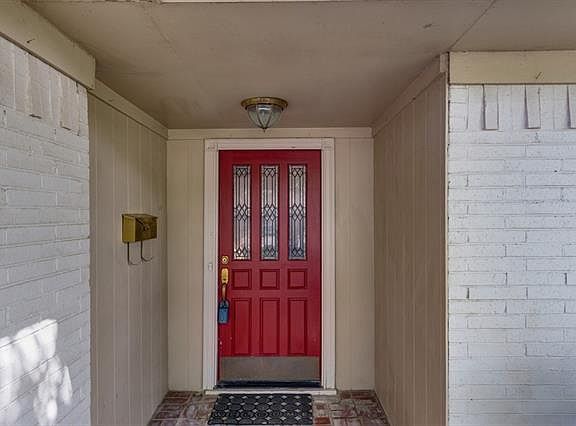 5th image of 2625 Chevy Chase Dr