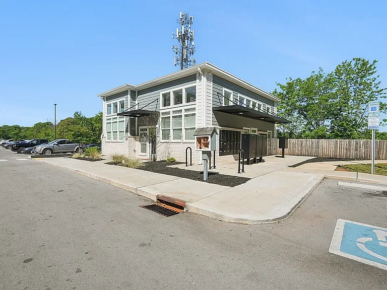 Central Terrace Apartments — Photo 24