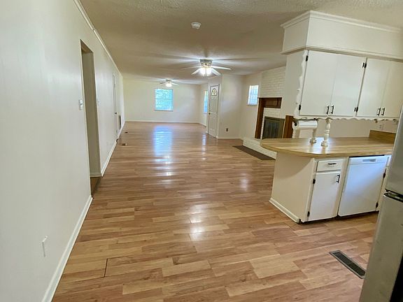 4th image of 3353 Carrington Rd