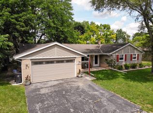 2138 Rambling Rose Rd, Waukesha, WI 53186