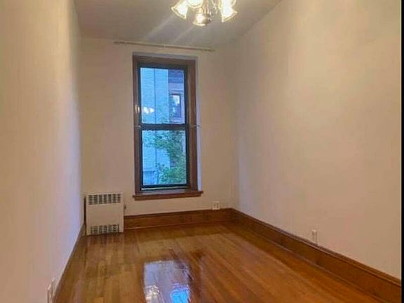 3rd image of 138 W 70th St #3