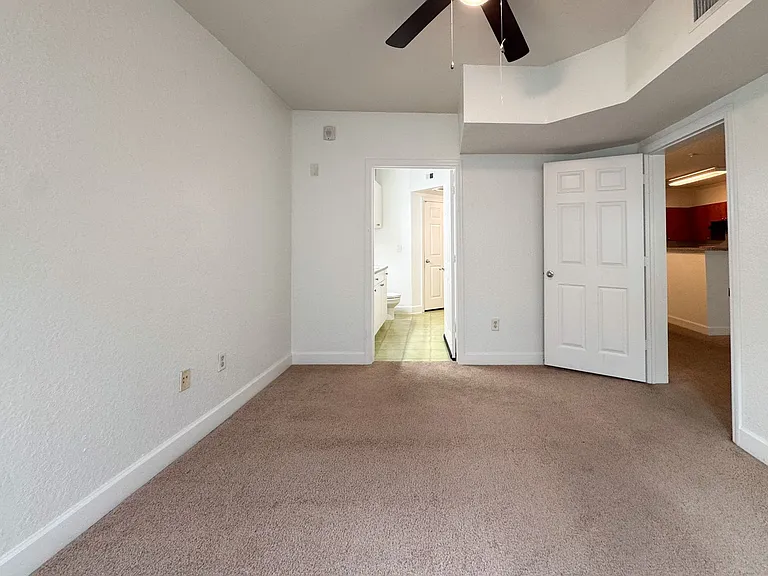 202 E South St #3047 — Photo 11