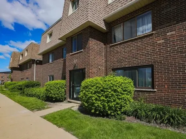 1444 Carol Ct APT 1B, Palatine, IL 60074