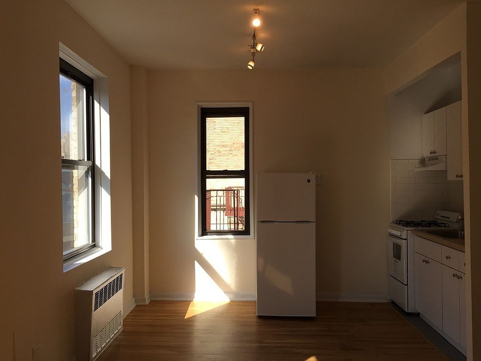 2nd image of 15 Sheridan Sq APT 6A