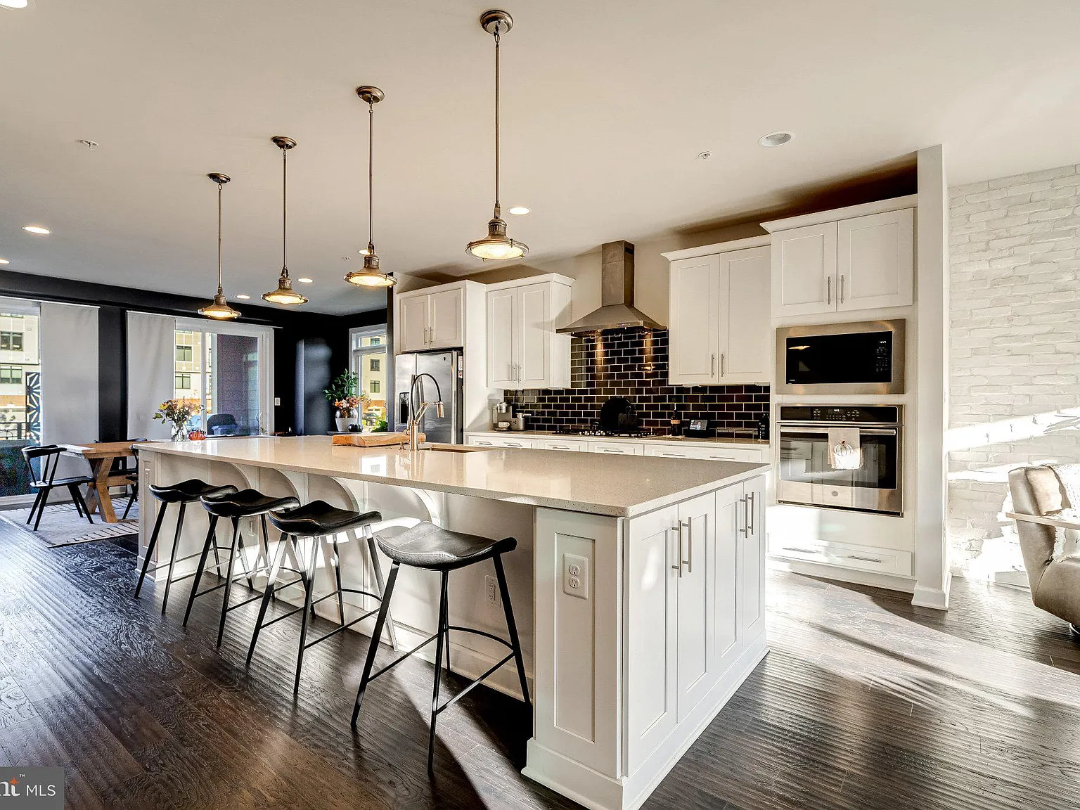 5 bed, 4.5 bath, 3855 sqft, $4,600 — Photo 3