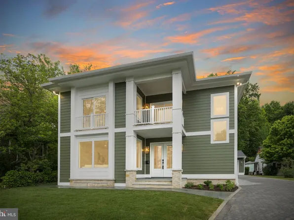 132 N Earley St, Alexandria, VA 22304
