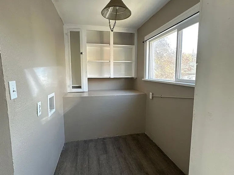 332 N 10th St — Photo 37