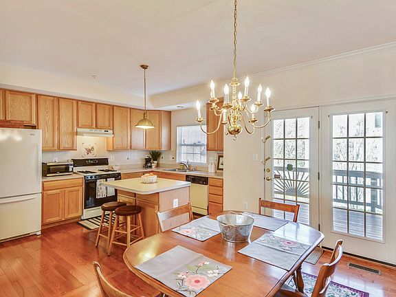 3rd image of 13111 Blossom Hill Way