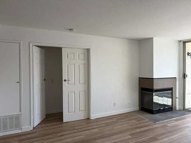 2 bed, 944 sqft, $2,900 — Photo 3