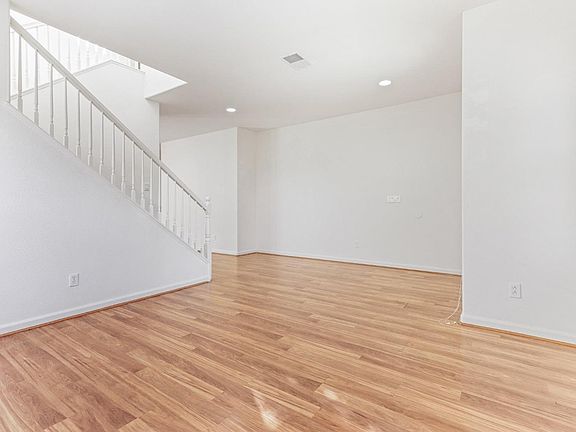 4th image of 1361 Riverside Court