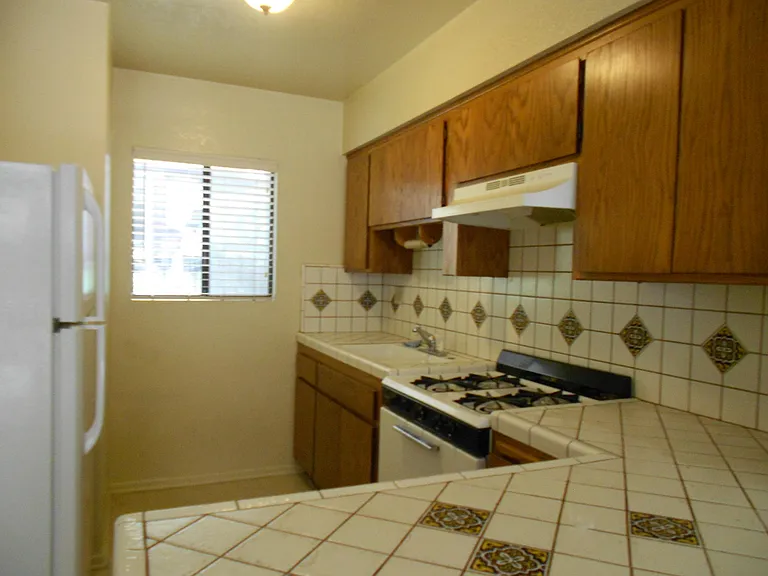 172 Laverne Long Bch — Photo 3